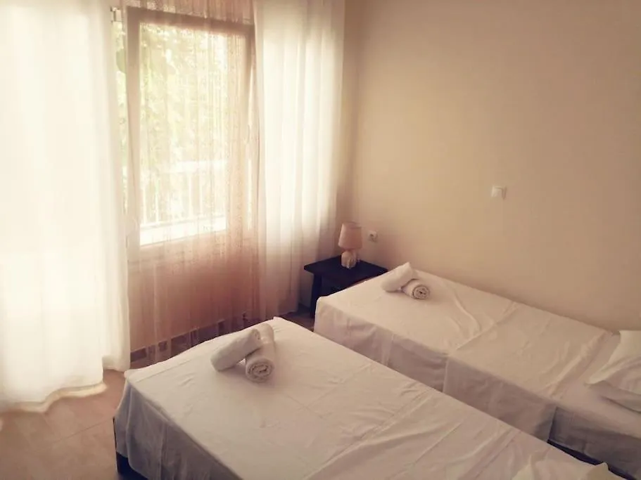 3 Room Apartment By The Beach - Free Parking Peraia